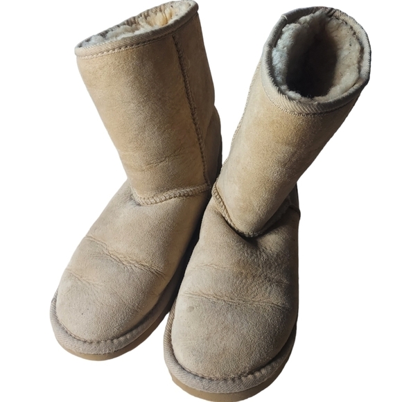 6 UGG tan boots - Picture 1 of 8